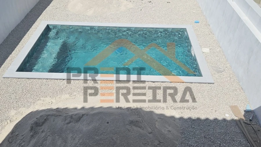 Moradia T3 para Venda em Ramada e Caneças