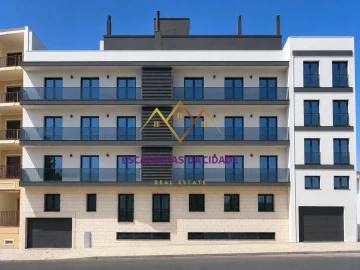 Apartamento T3 para Venda em Santo António dos Cavaleiros e Frielas