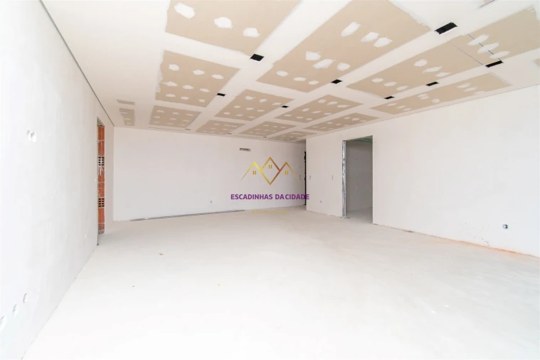 Apartamento T3 para Venda em Sacavém e Prior Velho Foto 7