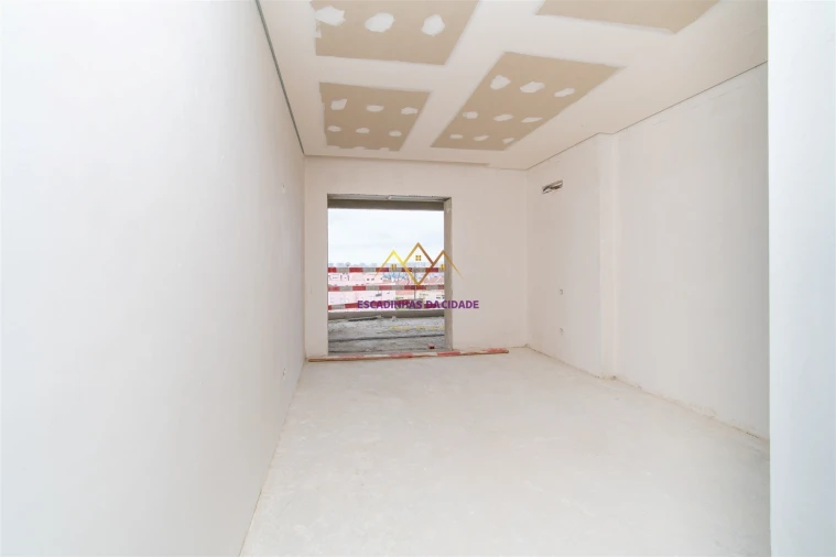 Apartamento T3 para Venda em Sacavém e Prior Velho Foto 33