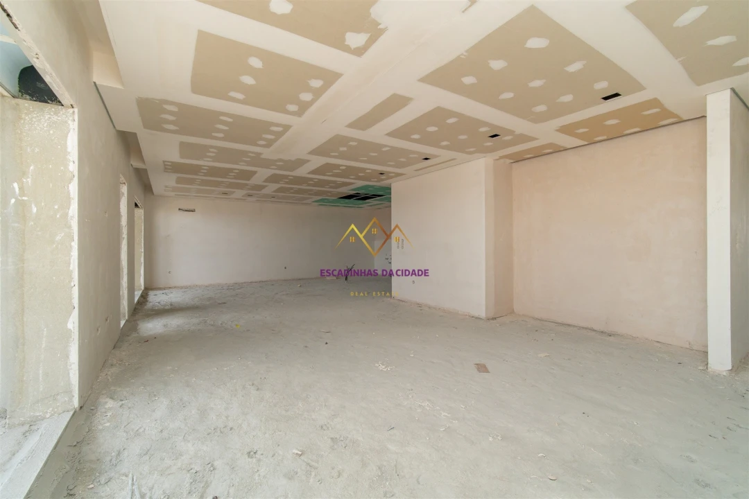 Apartamento T3 para Venda em Sacavém e Prior Velho Foto 5