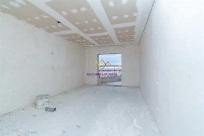 Apartamento T3 para Venda em Sacavém e Prior Velho