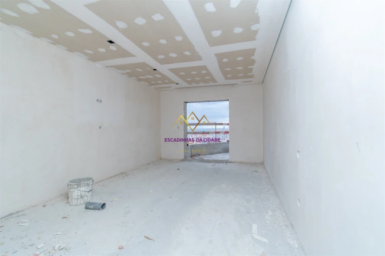 Apartamento T3 para Venda em Sacavém e Prior Velho Foto 32