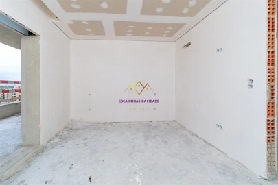 Apartamento T3 para Venda em Sacavém e Prior Velho