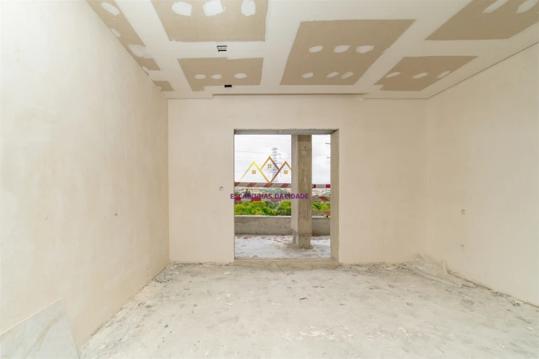 Apartamento T3 para Venda em Sacavém e Prior Velho Foto 29