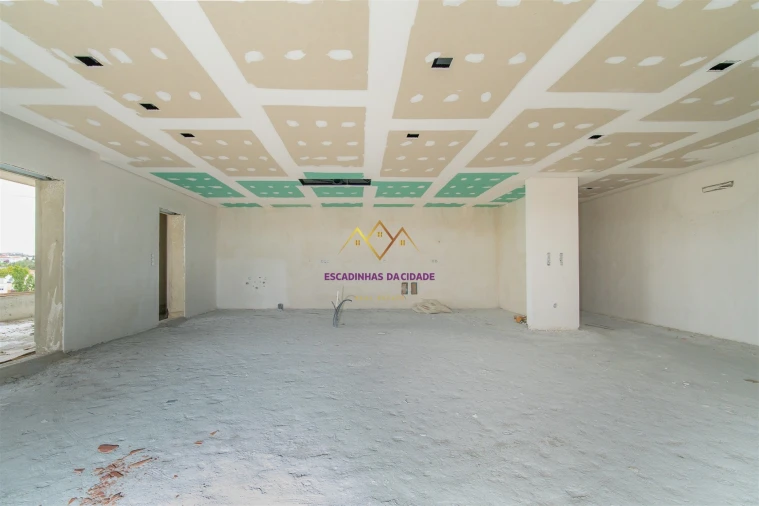 Apartamento T3 para Venda em Sacavém e Prior Velho Foto 13