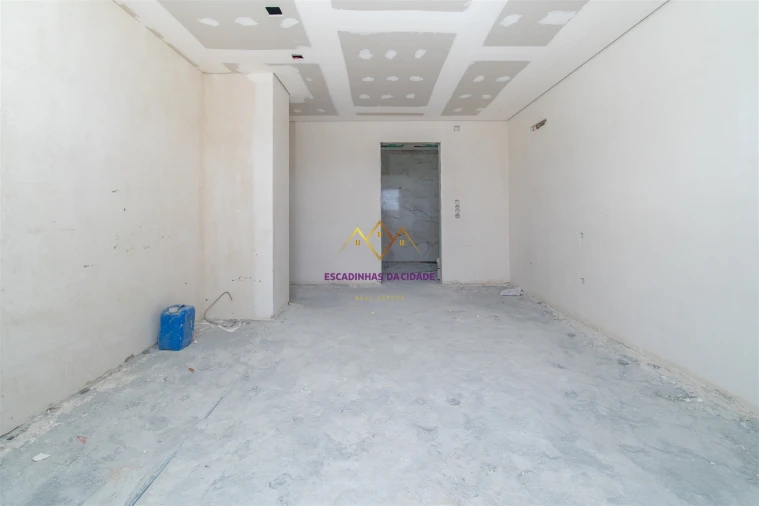 Apartamento T3 para Venda em Sacavém e Prior Velho Foto 32