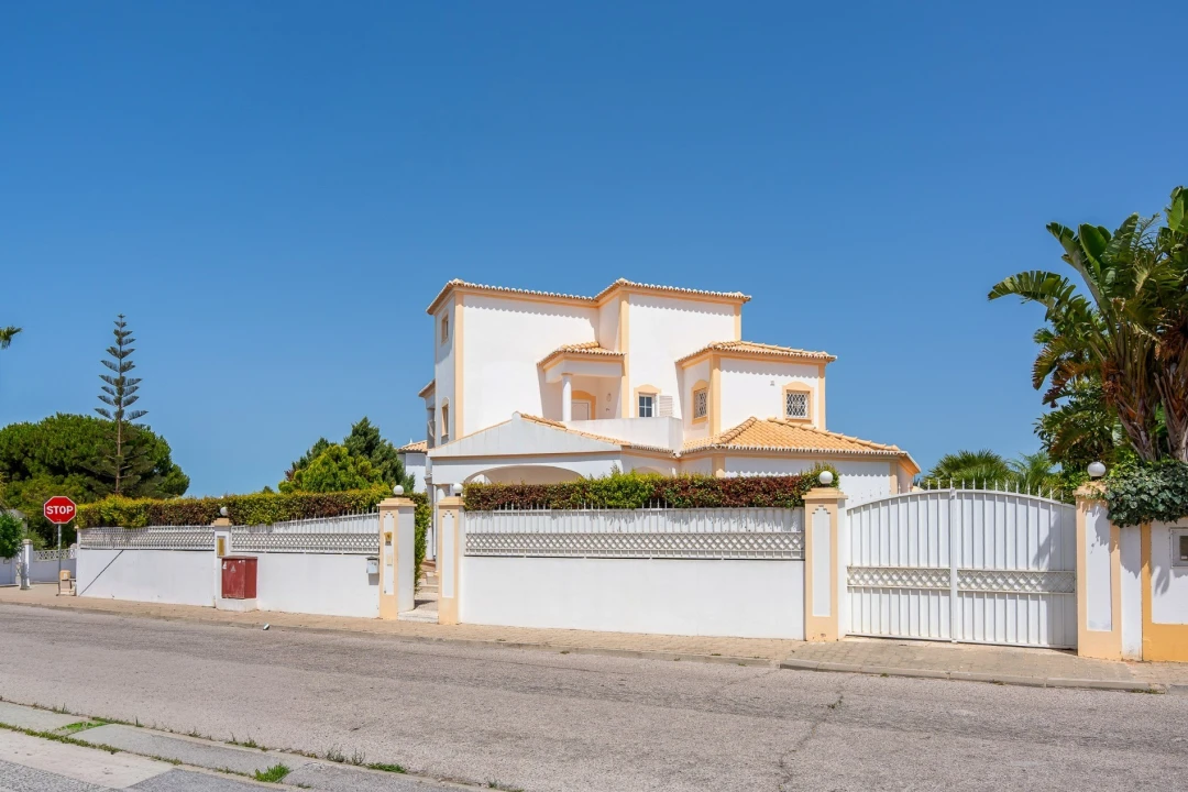 Moradia T4 para Venda em Albufeira e Olhos de Água Foto 3