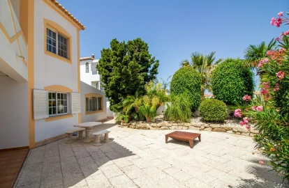 Moradia T4 para Venda em Albufeira e Olhos de Água