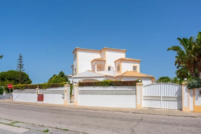 Moradia T4 para Venda em Albufeira e Olhos de Água