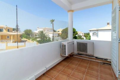 Moradia T4 para Venda em Albufeira e Olhos de Água