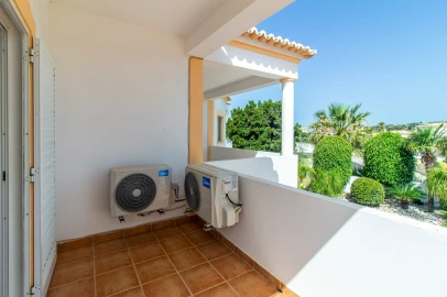 Moradia T4 para Venda em Albufeira e Olhos de Água