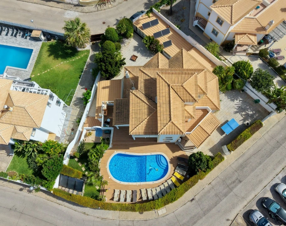Moradia T4 para Venda em Albufeira e Olhos de Água Foto 2