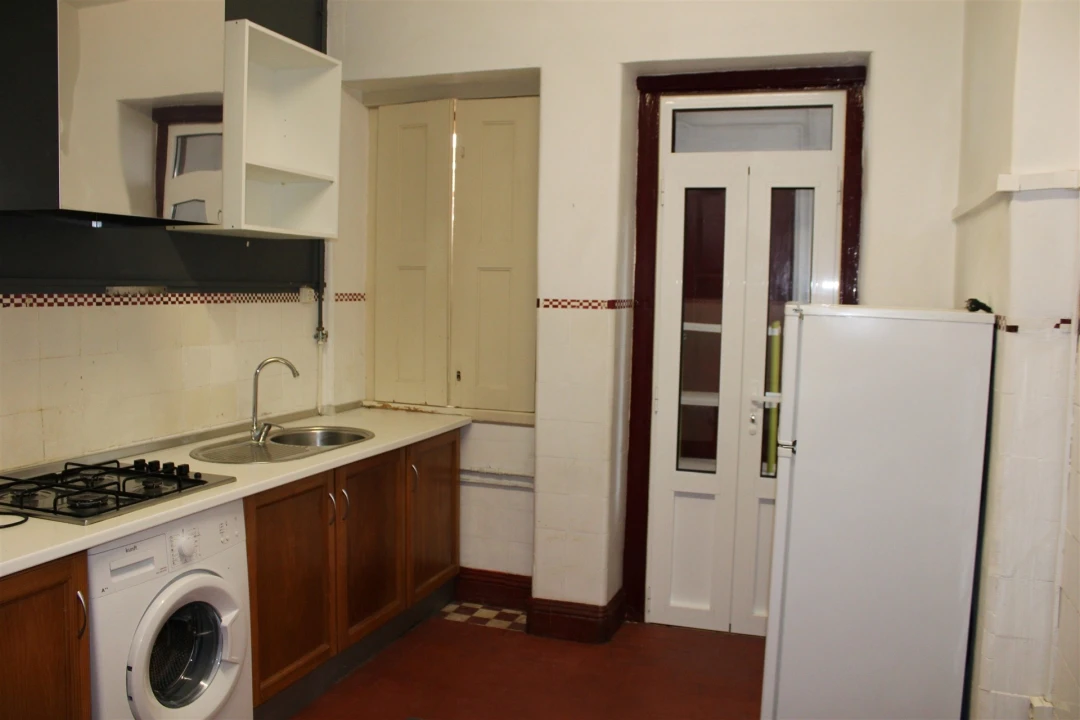 Apartamento T4 para Arrendamento em Santo Antonio dos Olivais Foto 1