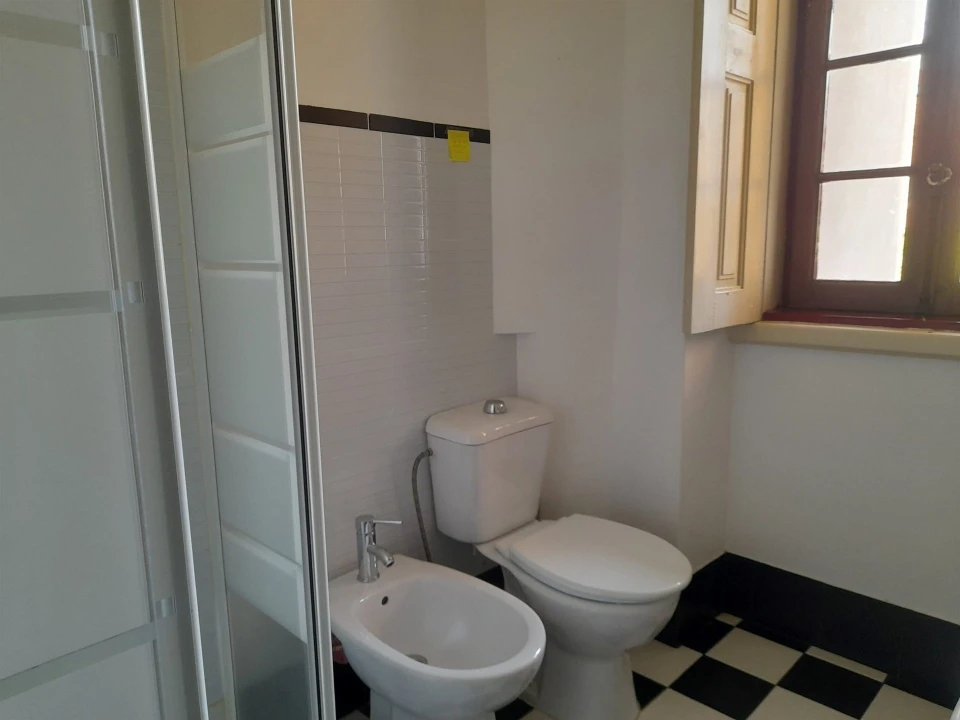 Apartamento T4 para Arrendamento em Santo Antonio dos Olivais Foto 7