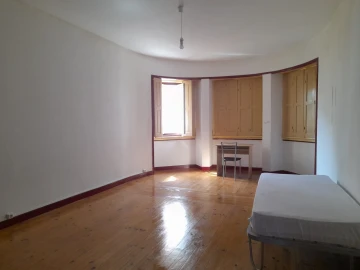 Apartamento T4 para Arrendamento em Santo Antonio dos Olivais