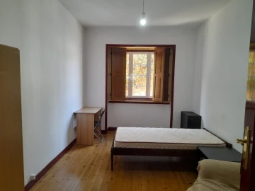 Apartamento T4 para Arrendamento em Santo Antonio dos Olivais