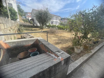 Moradia T6 para Venda em Melo e Nabais