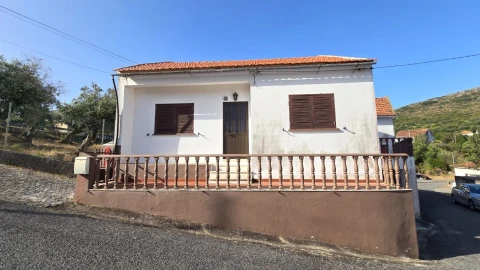 Moradia T4 para Venda em Moitas Venda