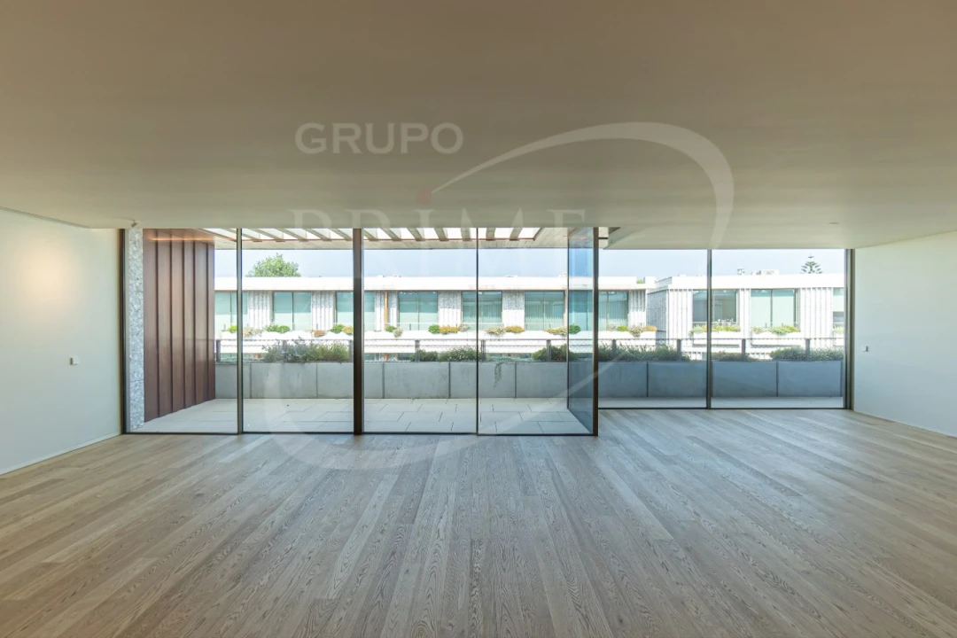 Apartamento T4 para Venda em Aldoar, Foz do Douro e Nevogilde Foto 1
