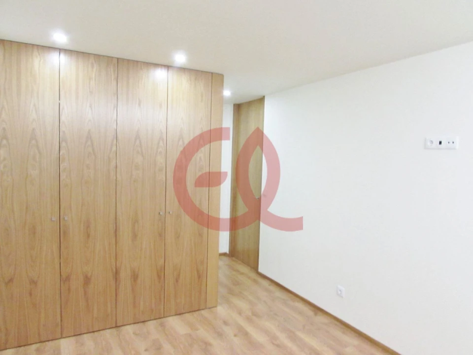 Apartamento T2 para Arrendamento em Santa Maria Maior e Monserrate e Meadela Foto 4