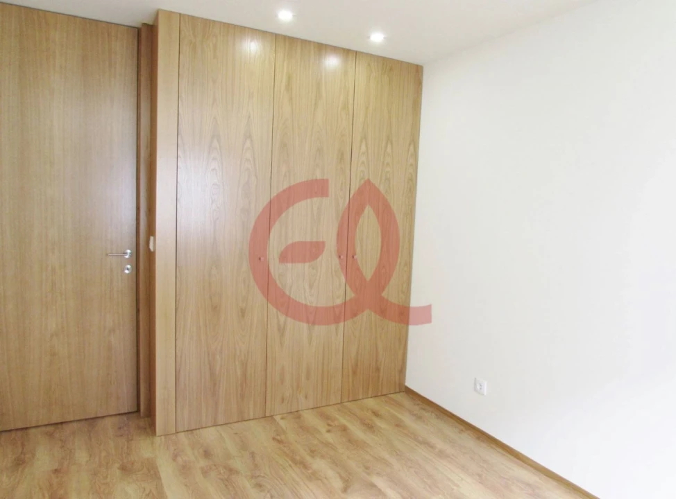 Apartamento T2 para Arrendamento em Santa Maria Maior e Monserrate e Meadela Foto 6