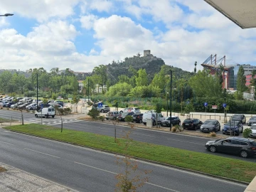 Loja para Venda em Marrazes e Barosa