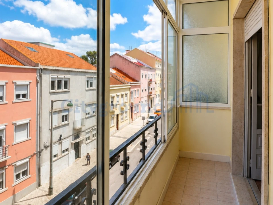 Apartamento T2 para Venda em Ajuda Foto 4
