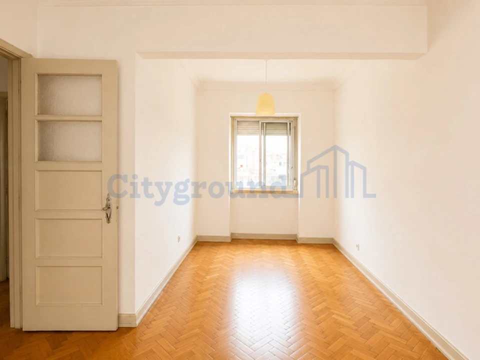 Apartamento T2 para Venda em Ajuda Foto 8