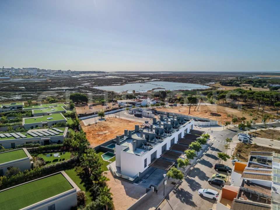 Moradia T4 para Venda em Montenegro Foto 1