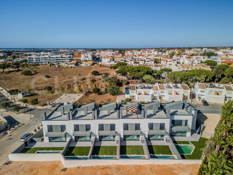 Moradia T4 para Venda em Montenegro Foto 4