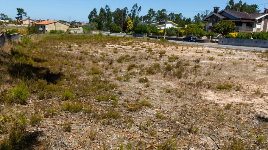 Terreno para Venda em Covões e Camarneira