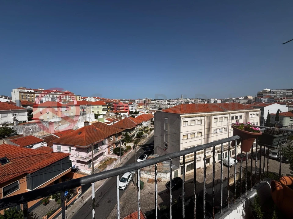 Apartamento T2 para Venda em Laranjeiro e Feijó Foto 2