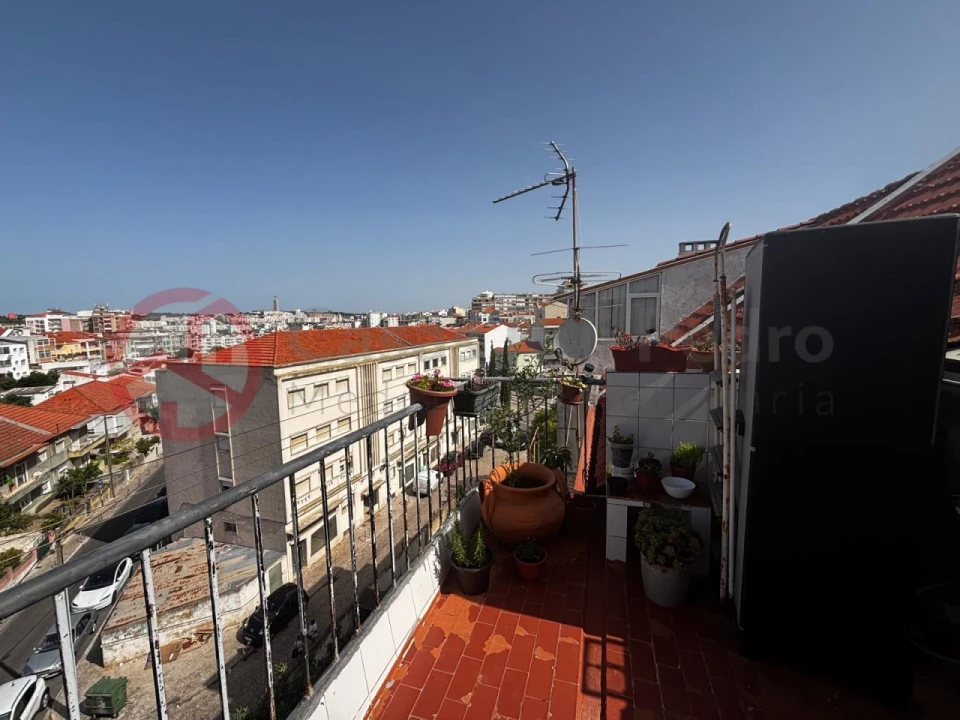 Apartamento T2 para Venda em Laranjeiro e Feijó Foto 1
