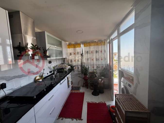 Apartamento T2 para Venda em Laranjeiro e Feijó Foto 4
