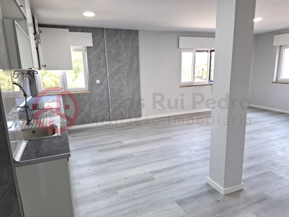 Apartamento T2 para Venda em Corroios Foto 4