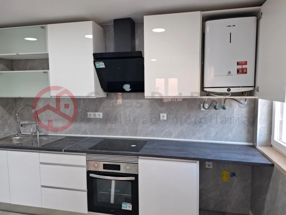 Apartamento T2 para Venda em Corroios Foto 9
