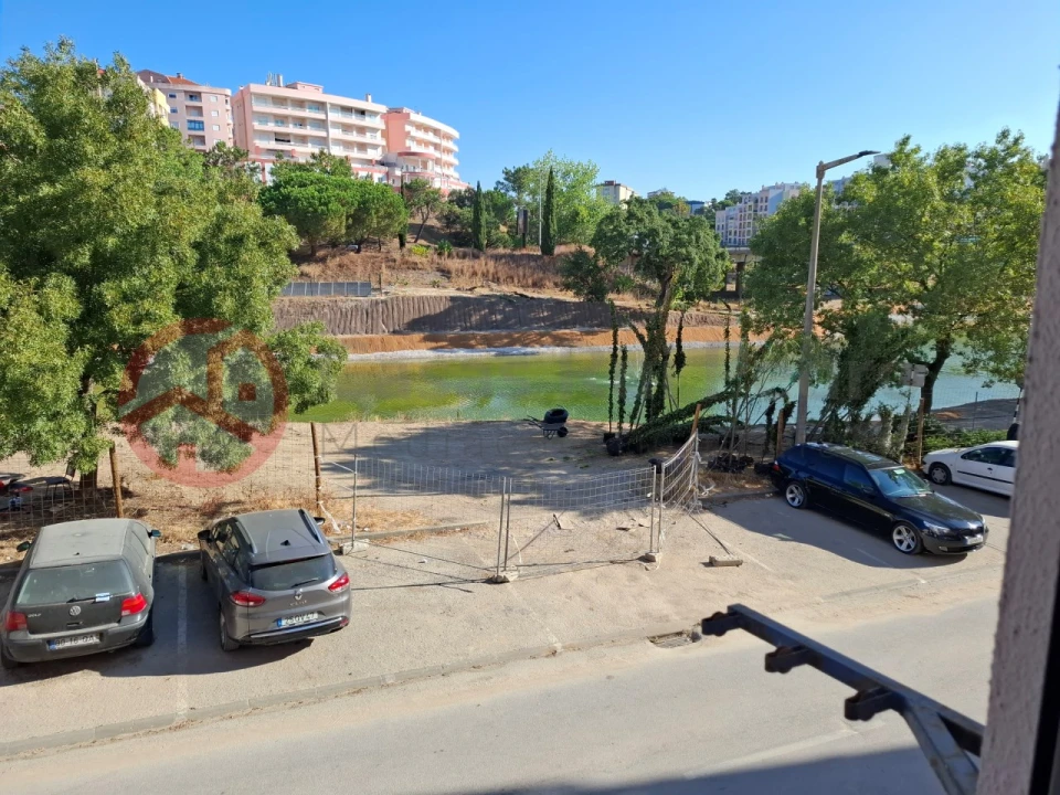 Apartamento T2 para Venda em Corroios Foto 13