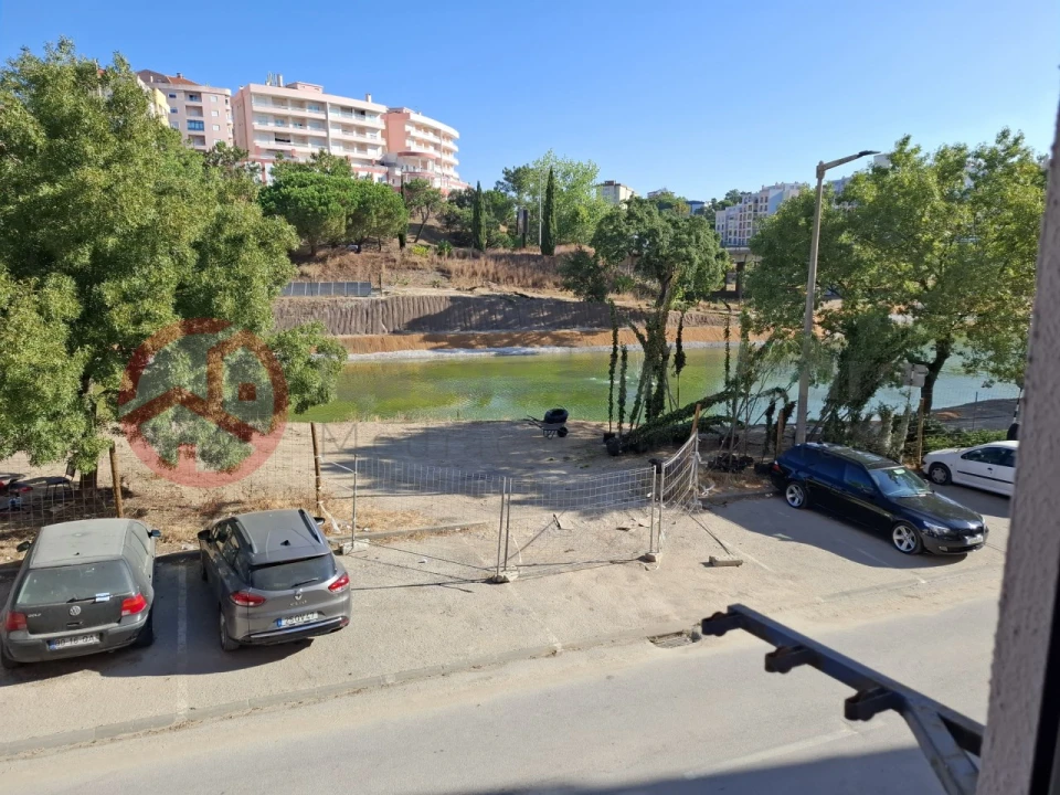 Apartamento T2 para Venda em Corroios Foto 8