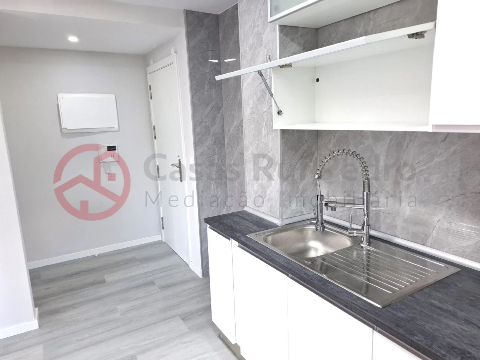 Apartamento T2 para Venda em Corroios Foto 10
