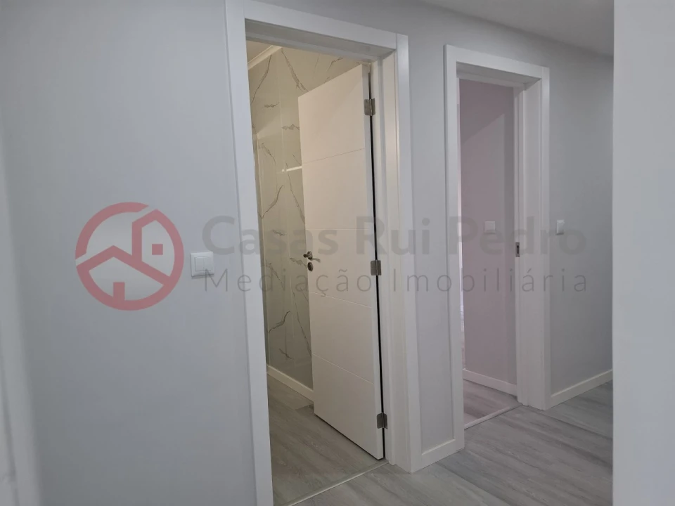 Apartamento T2 para Venda em Corroios Foto 12