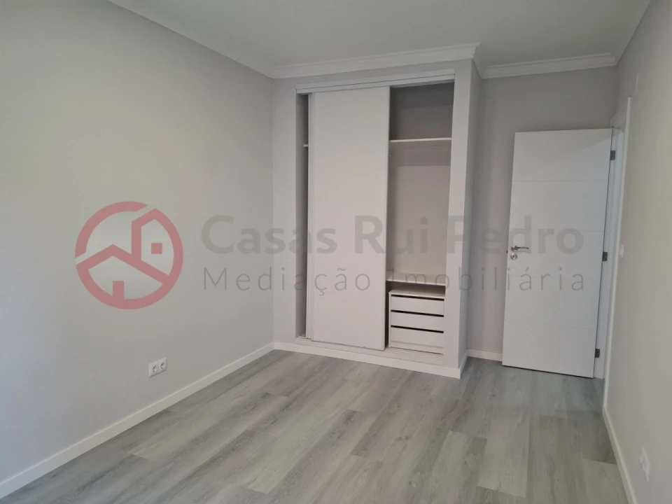 Apartamento T2 para Venda em Corroios Foto 21