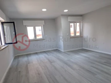 Apartamento T2 para Venda em Corroios