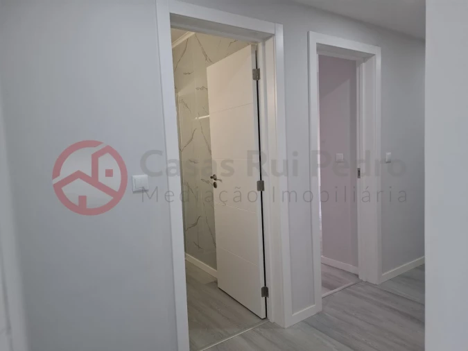 Apartamento T2 para Venda em Corroios Foto 12