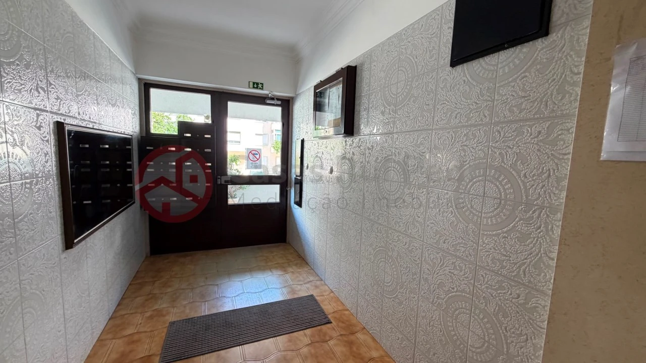 Apartamento T2 para Venda em Laranjeiro e Feijó Foto 11