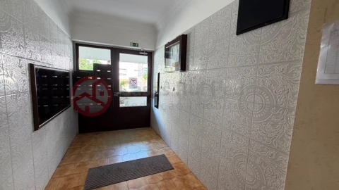 Apartamento T2 para Venda em Laranjeiro e Feijó