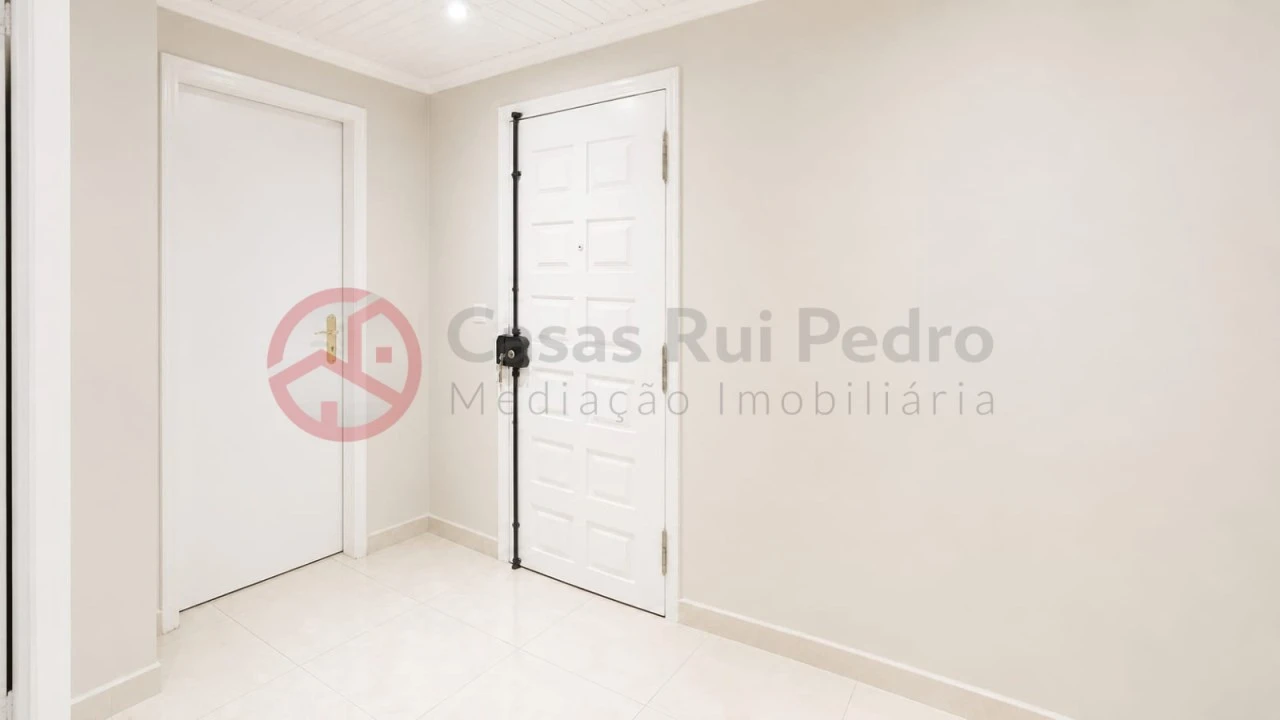 Apartamento T2 para Venda em Corroios Foto 8