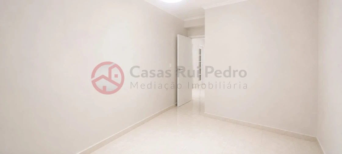 Apartamento T2 para Venda em Corroios Foto 12