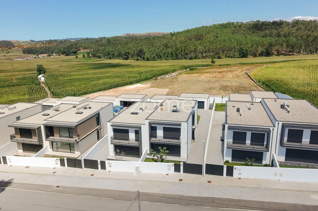 Moradia T4 para Venda em Gondifelos, Cavalões e Outiz Foto 2