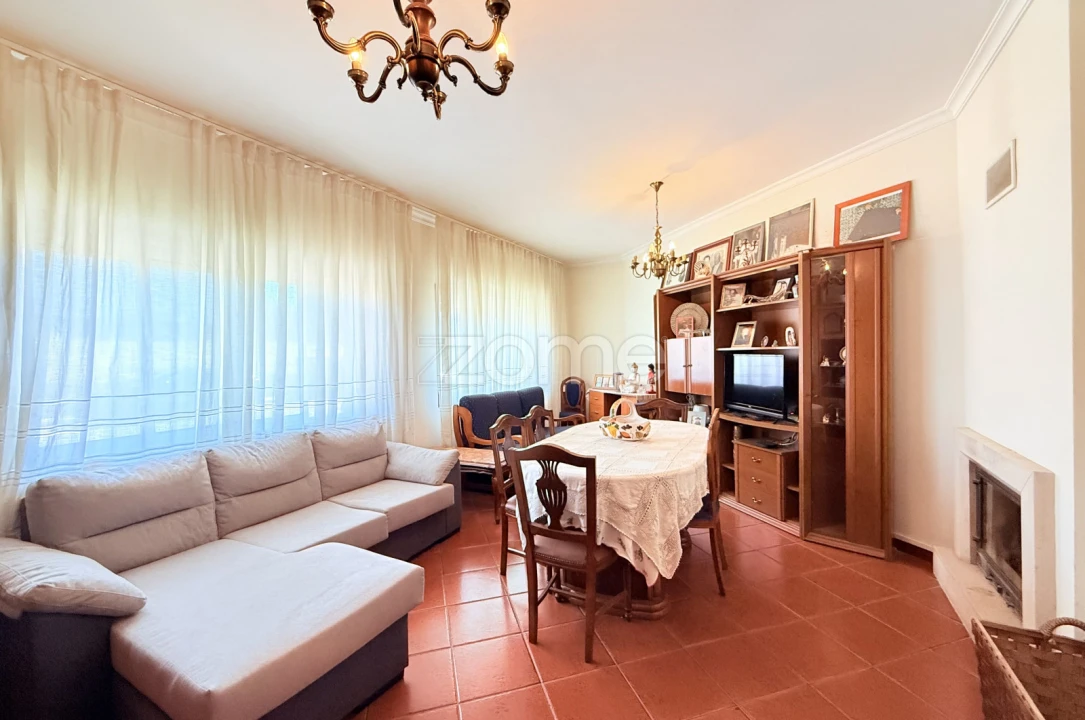 Apartamento T2 para Arrendamento em Esmeriz e Cabeçudos Foto 1